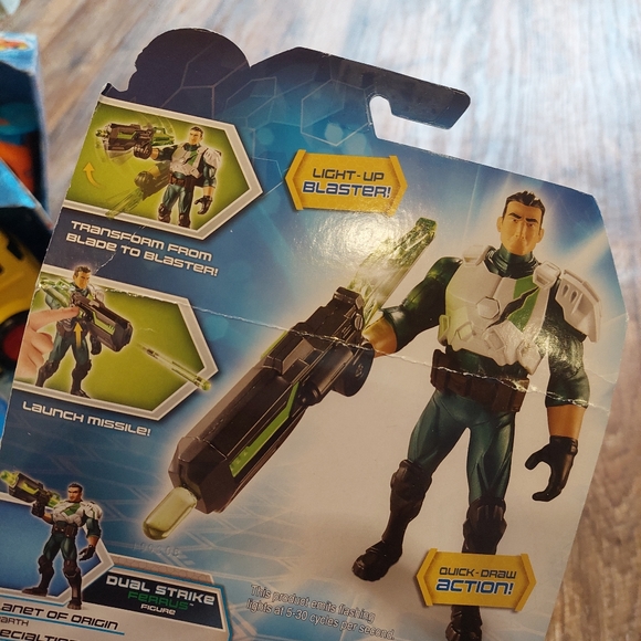 Max Steel Dual Strike Ferrus Action Figure NIB 2013 Light Up Blaster Mattel - Picture 3 of 7